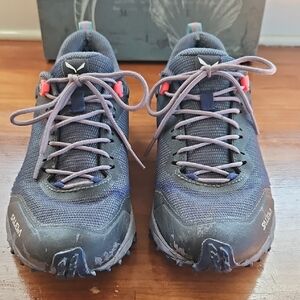 GUC RUNNING SHOES